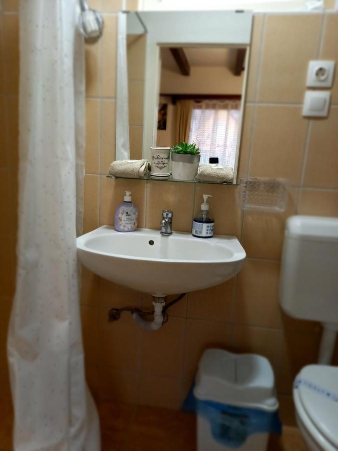 Idill Ueduelohaz Villa Tiszafured Ngoại thất bức ảnh